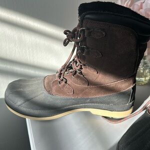 Very Good Condition . nortive 8 men’s winter waterproof boots .